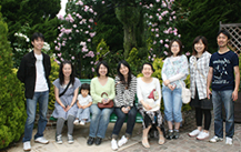 社員全員で記念写真